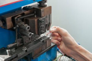 RELOCARI UTILAJE